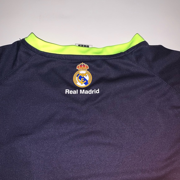 Official Real Madrid Replica Shirt - Picture 6 of 7